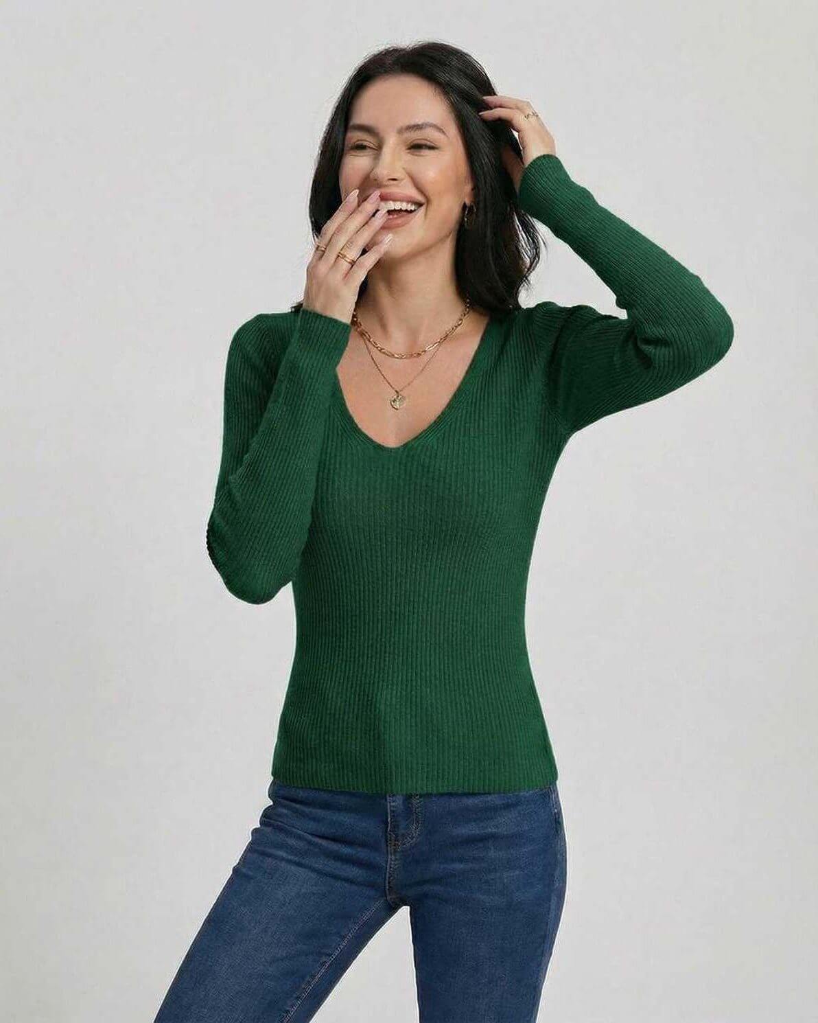 Macy Pullover in green, V-neck long sleeve sweater from RAMBLION, perfect for a stylish, cozy look.