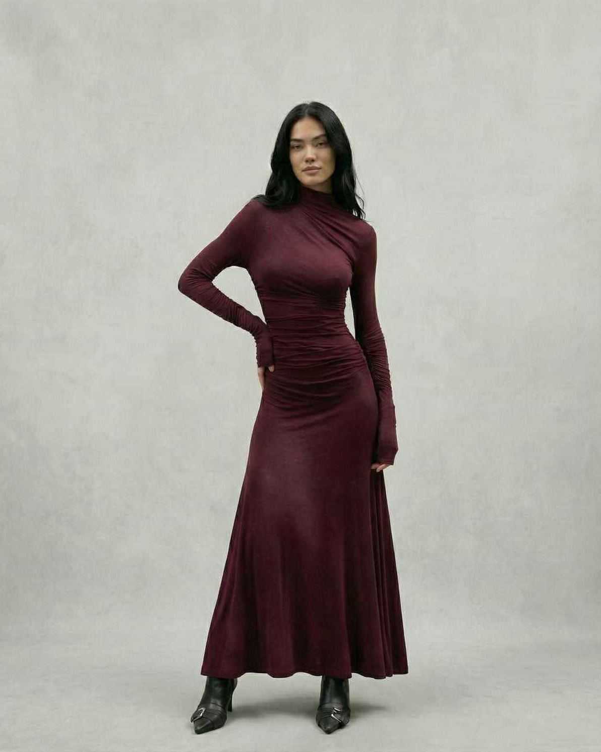 Vafy Maxi Dress in deep burgundy, featuring a refined silhouette and elegant long sleeves, perfect for evening occasions. RAMBLION.