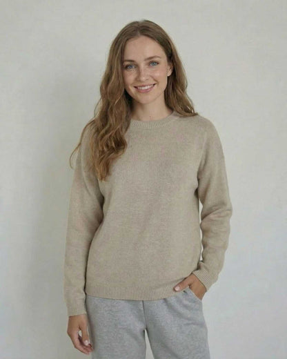 Gena Pullover in soft beige from RAMBLION, featuring a round neck and smooth knit for comfort and style.
