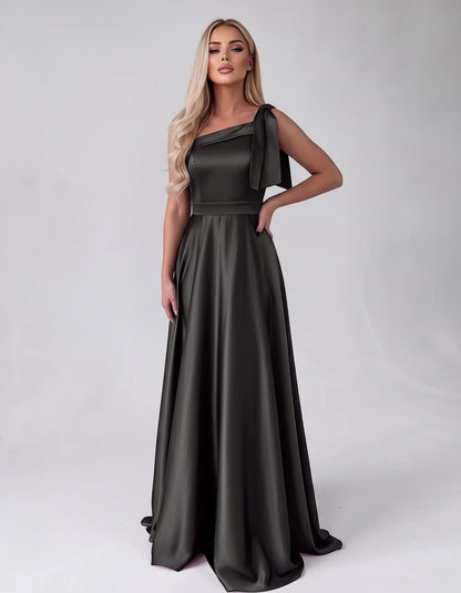 Ilonka Maxi Dresses — Black | SKU: RB-4b5ac0-black-2,RB-4b5ac0-black-4,RB-4b5ac0-black-6,RB-4b5ac0-black-8,RB-4b5ac0-black-10,RB-4b5ac0-black-12,RB-4b5ac0-black-14,RB-4b5ac0-black-16,RB-4b5ac0-black-16W,RB-4b5ac0-black-18W,RB-4b5ac0-black-20W