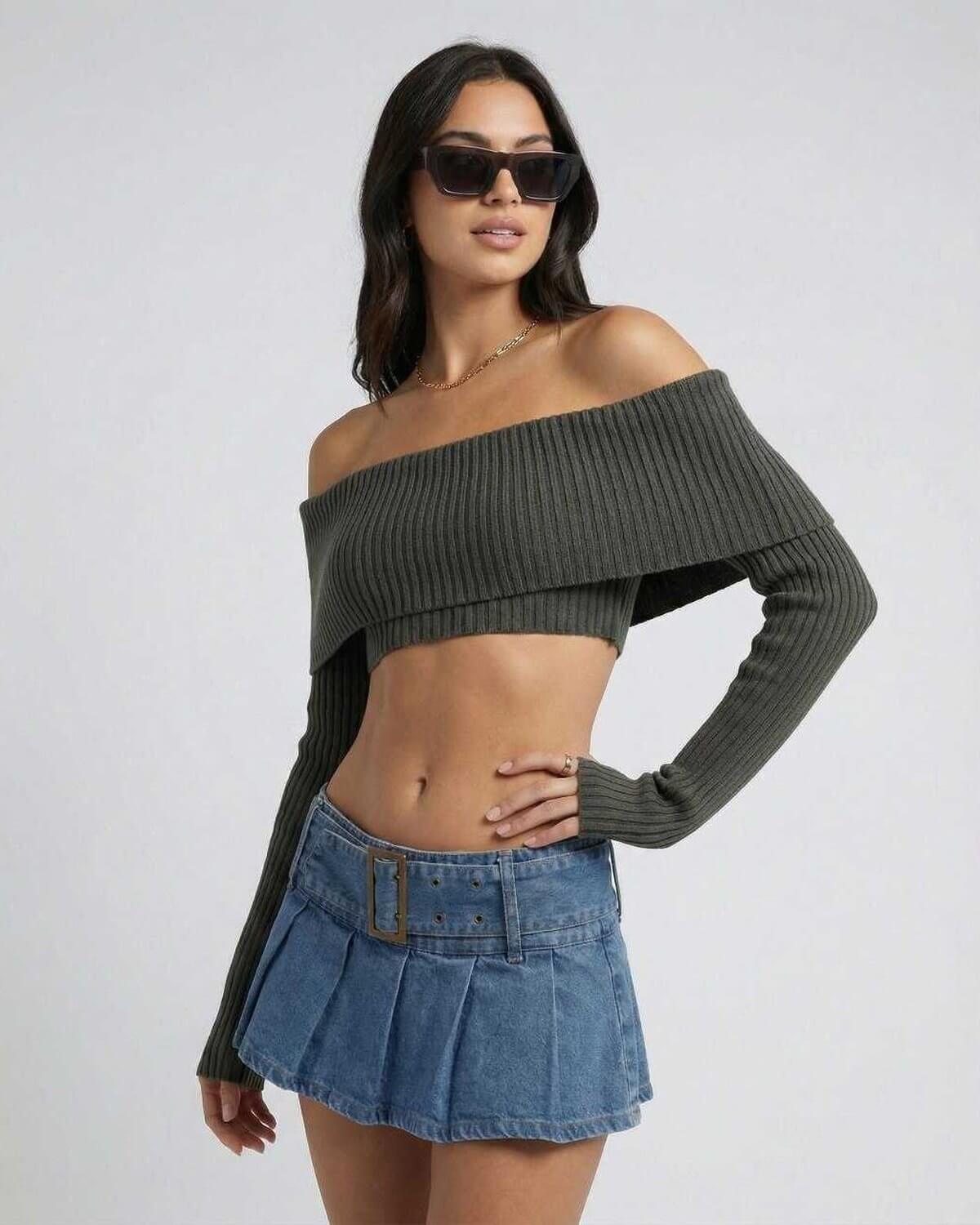 Kobe Top in green ribbed cotton, off-shoulder design, trendy and chic, perfect for autumn fashion by RAMBLION.
