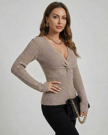 Lampione Sweater in beige, V neck with twisted front detail, cozy for casual occasions, by RAMBLION.