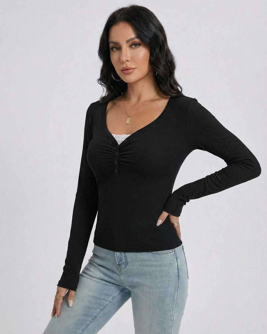 Linn Pullover by RAMBLION, black V-neck top with long sleeves, elegant and comfortable for any occasion.