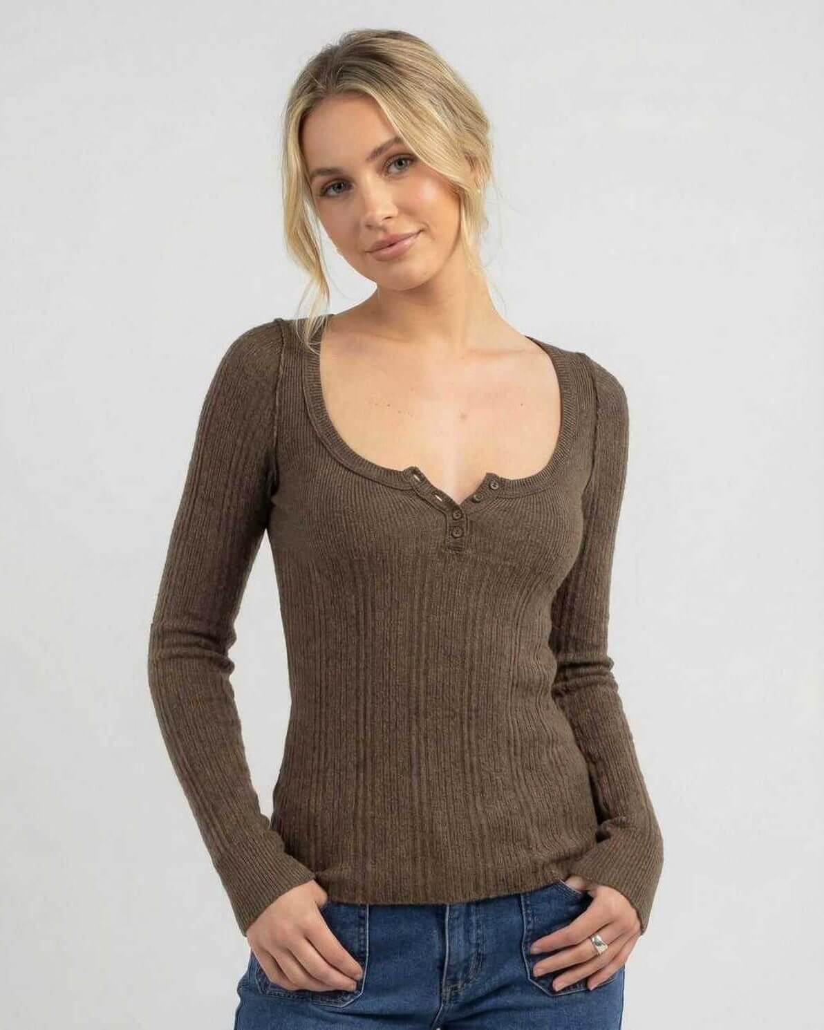 Mave Top in brown ribbed knit, round neck, comfortable feel for casual or work occasions by RAMBLION.
