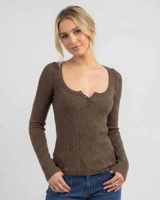 Mave Top in brown ribbed knit, round neck, comfortable feel for casual or work occasions by RAMBLION.
