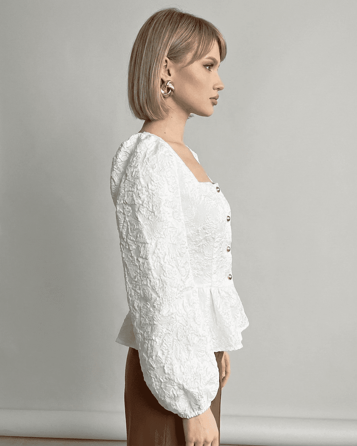 Meta Blouse by RAMBLION, white jacquard fabric, elegant styling, perfect for special occasions.
