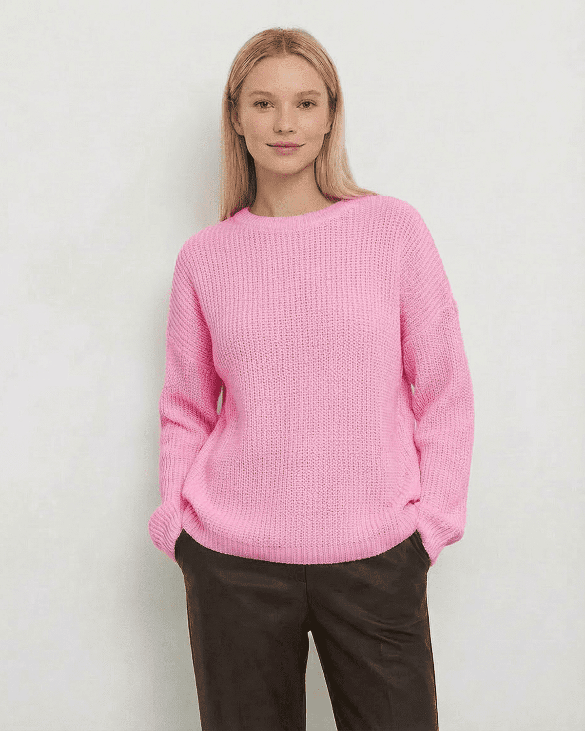 Fiora Sweater in soft pink loose fit thick ribbed knitwear with round neck styles.