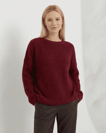 Marlo Sweater - Loose Fit Ribbed Knitwear in Burgundy by RAMBLION, perfect for cozy fall and winter styling.