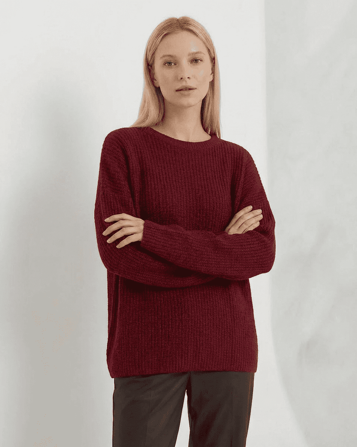 Marlo Sweater in burgundy, loose fit ribbed knitwear with round neck, perfect for fall and winter, by RAMBLION.