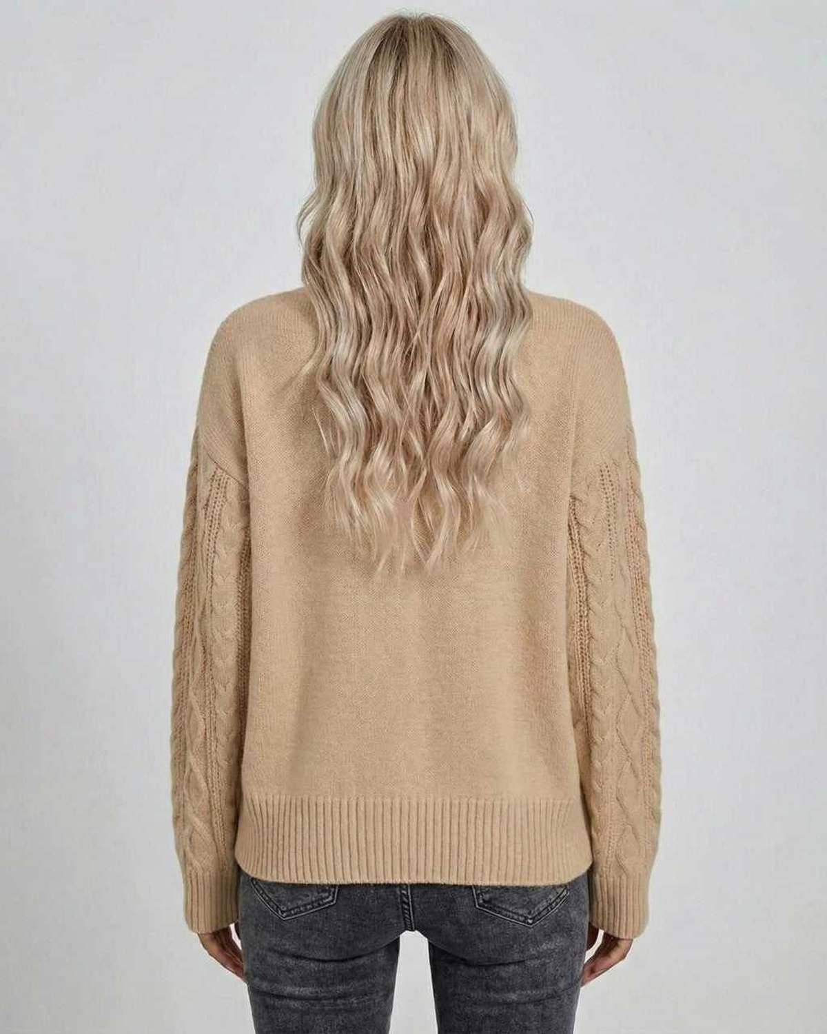 Sagi Sweater by RAMBLION, beige cable knit back view, cozy, chic, perfect for Autumn and Winter style.