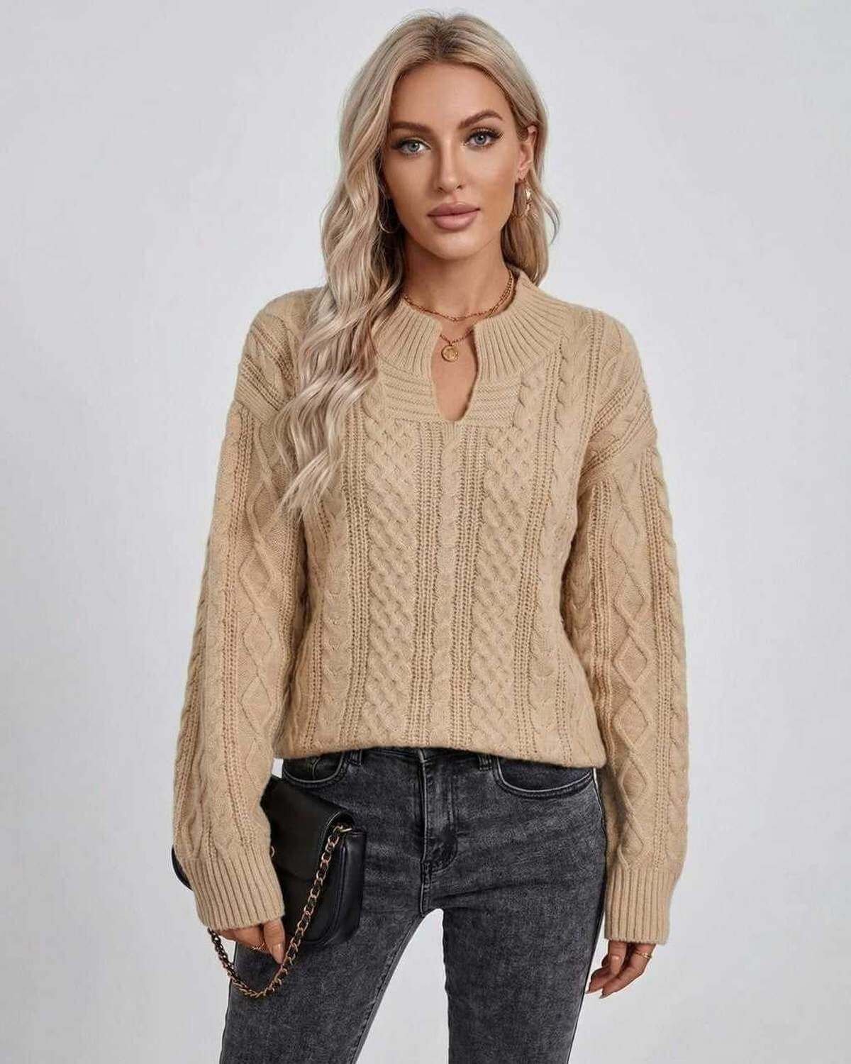 Sagi Sweater by RAMBLION, beige cable knit, round neck, perfect for Autumn and Winter stylish occasions.