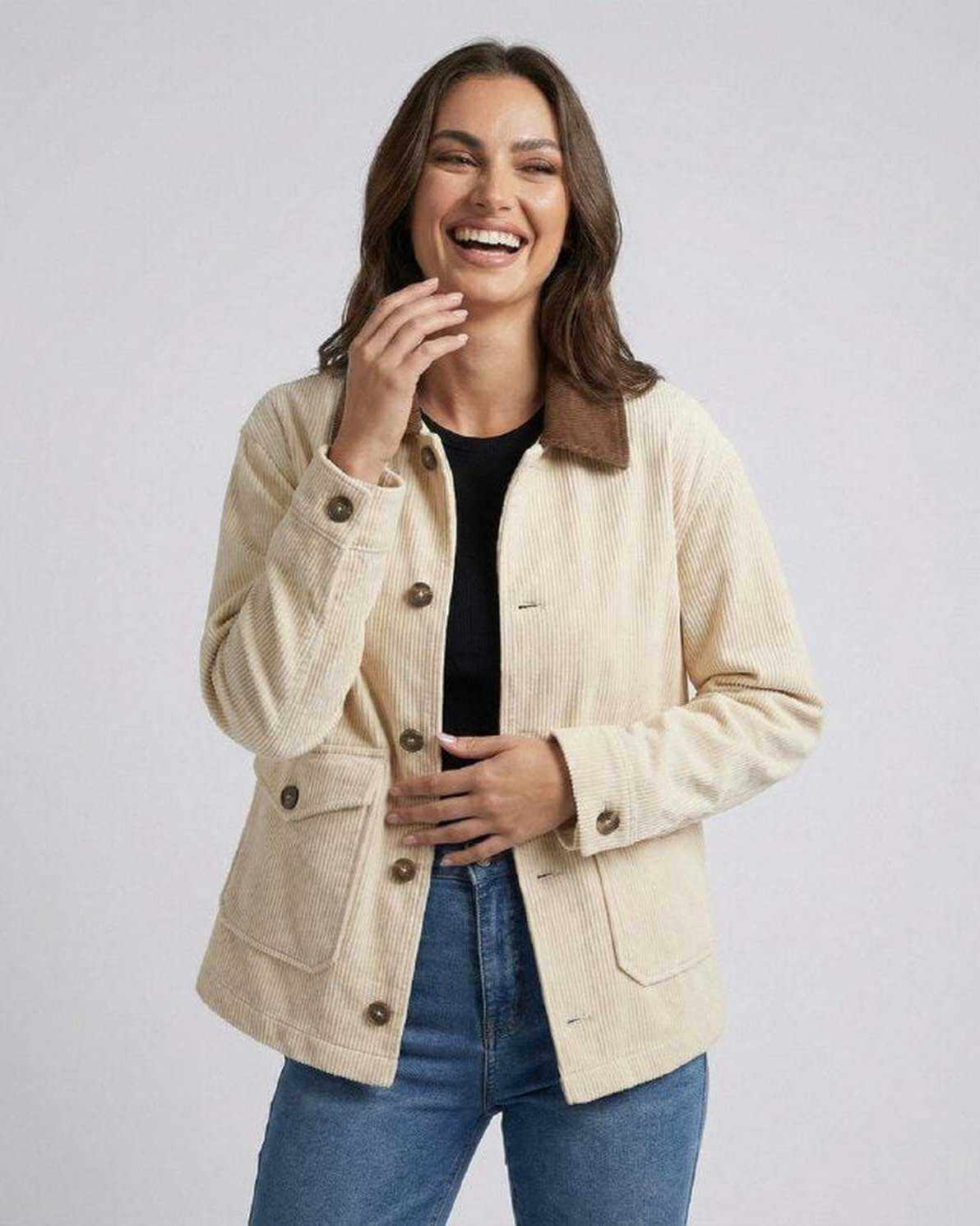 Sienna Jacket – Women’s Oversized Jacket in cream with contrast collar for casual fall and streetwear style.