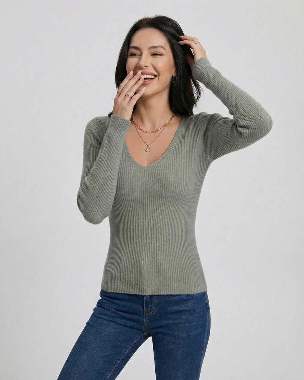 Sixa Pullover in grey V-neck, lightweight acrylic, perfect for casual and professional looks by RAMBLION.