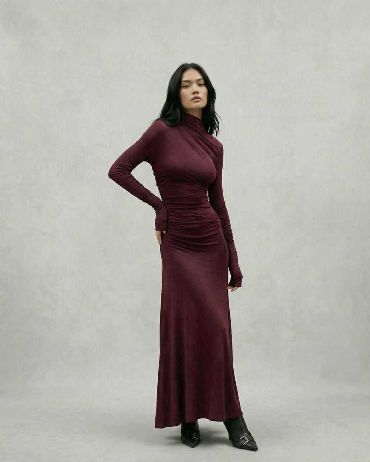 Vafy Maxi Dress in deep burgundy, featuring a fitted silhouette, perfect for elegant occasions, by RAMBLION.