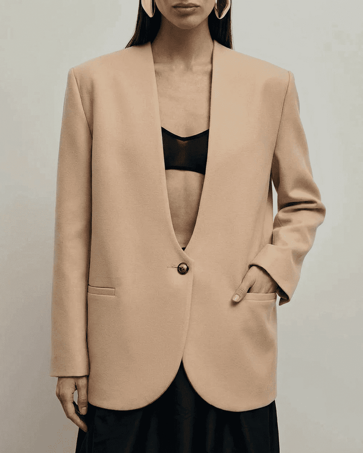 Xoa Blazer in beige, featuring a V-neckline, tailored silhouette, perfect for elegant day-to-night occasions by RAMBLION.
