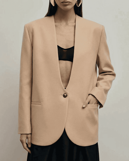 Xoa Blazer in beige, featuring a V-neckline, tailored silhouette, perfect for elegant day-to-night occasions by RAMBLION.